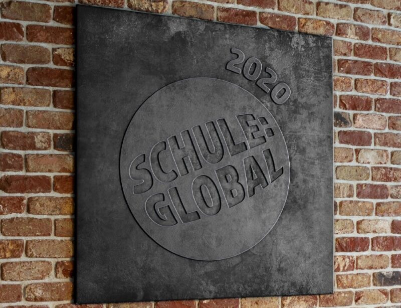 Schule:Global Logo an Wand